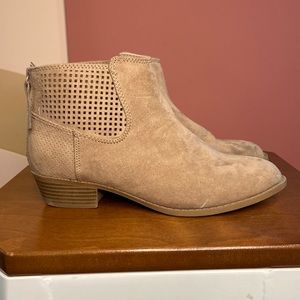 Justice boots Girls size 4